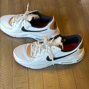 Nike Air Max White and Black Low-Top Sneakers